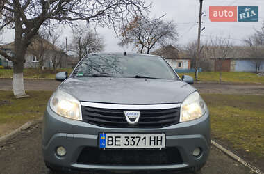 Хэтчбек Dacia Sandero 2009 в Арбузинке