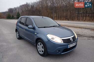 Хетчбек Dacia Sandero 2008 в Дніпрі