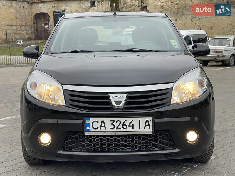 Хетчбек Dacia Sandero 2010 в Бережанах