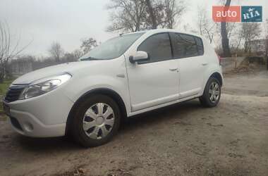 Хетчбек Dacia Sandero 2012 в Дніпрі