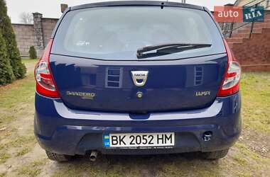 Хэтчбек Dacia Sandero 2009 в Ровно