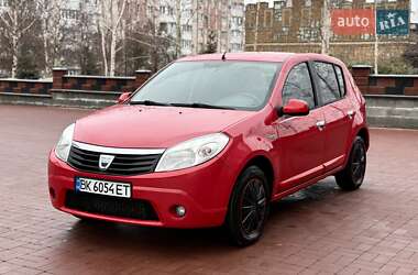 Хэтчбек Dacia Sandero 2010 в Ровно