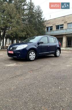 Хетчбек Dacia Sandero 2010 в Ніжині