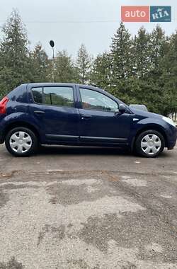 Хетчбек Dacia Sandero 2010 в Ніжині