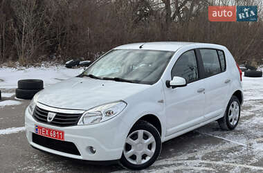 Хетчбек Dacia Sandero 2010 в Полтаві