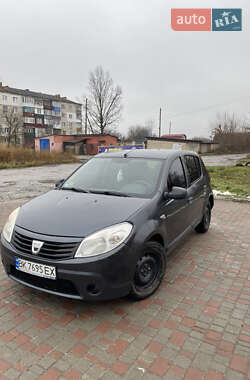 Хэтчбек Dacia Sandero 2009 в Шепетовке