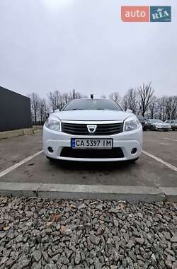 Хетчбек Dacia Sandero 2010 в Умані