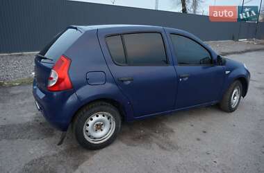 Хэтчбек Dacia Sandero 2009 в Виннице