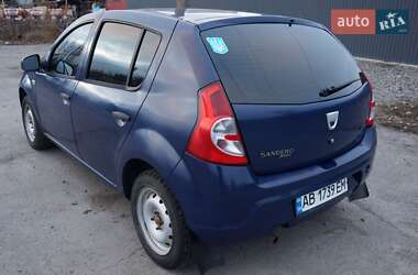 Хэтчбек Dacia Sandero 2009 в Виннице