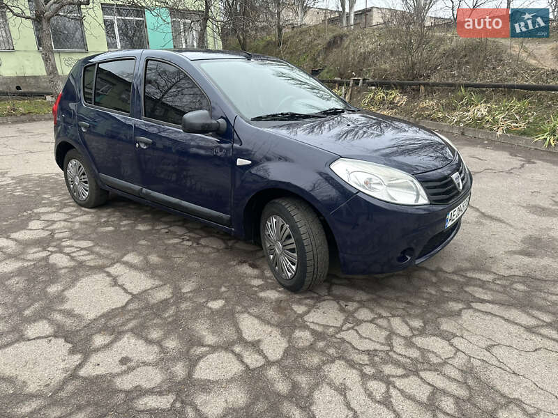 Хэтчбек Dacia Sandero 2010 в Днепре