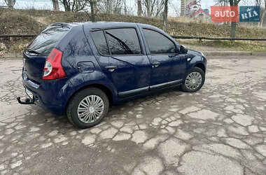 Хэтчбек Dacia Sandero 2010 в Днепре