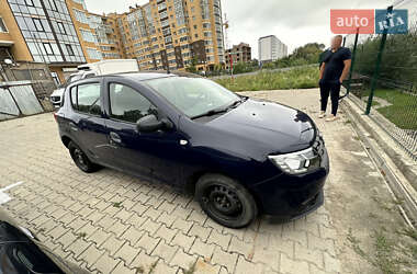 Хэтчбек Dacia Sandero 2017 в Черновцах