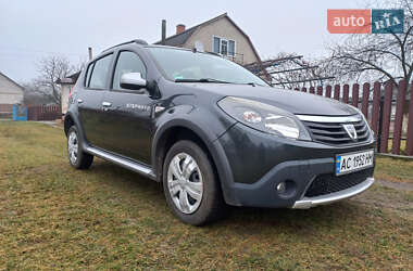 Хэтчбек Dacia Sandero 2010 в Маневичах