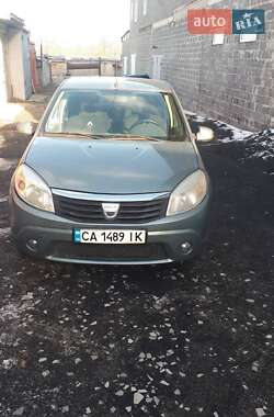 Хэтчбек Dacia Sandero 2009 в Черкассах