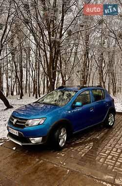 Хэтчбек Dacia Sandero 2012 в Львове