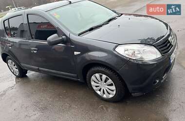 Хэтчбек Dacia Sandero 2010 в Харькове