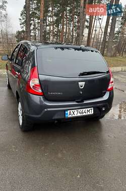 Хэтчбек Dacia Sandero 2010 в Харькове