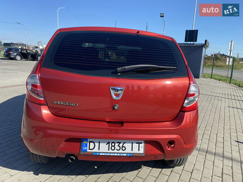 Хэтчбек Dacia Sandero 2012 в Львове