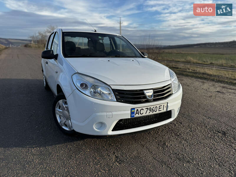 Хетчбек Dacia Sandero 2011 в Захарівці