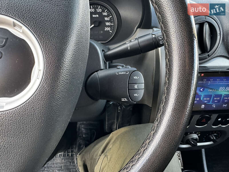 Хетчбек Dacia Sandero 2011 в Захарівці