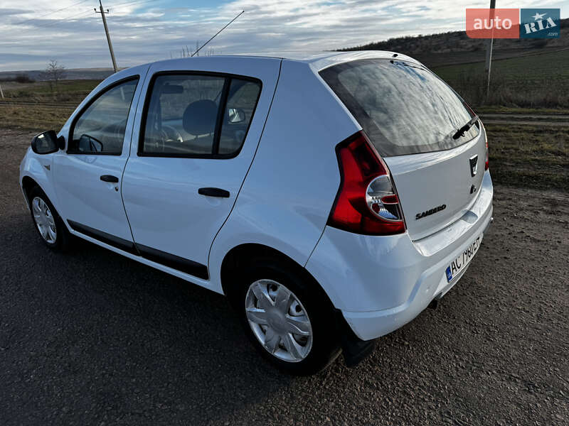 Хетчбек Dacia Sandero 2011 в Захарівці