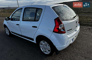 Хэтчбек Dacia Sandero 2011 в Захарьевке