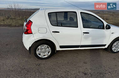 Хэтчбек Dacia Sandero 2011 в Захарьевке