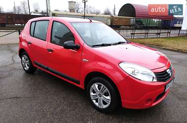 Хэтчбек Dacia Sandero 2009 в Ромнах