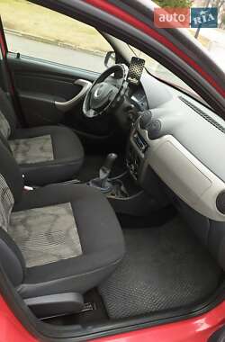 Хэтчбек Dacia Sandero 2009 в Ромнах