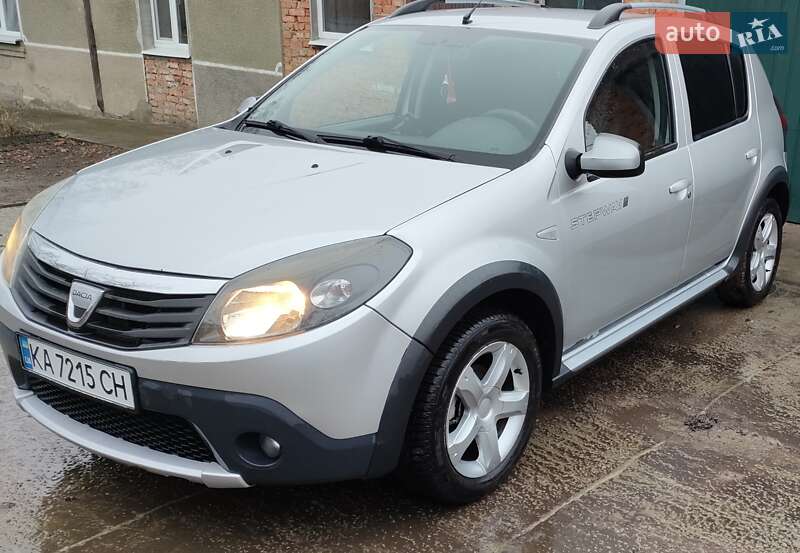 Хэтчбек Dacia Sandero 2010 в Сумах