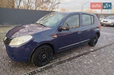 Хетчбек Dacia Sandero 2009 в Рівному