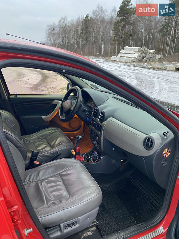 Хэтчбек Dacia Sandero 2011 в Сарнах