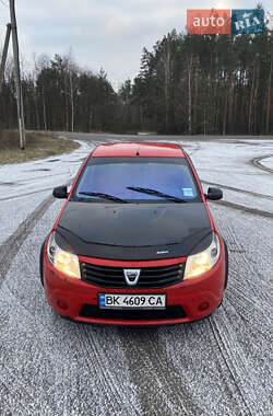 Хетчбек Dacia Sandero 2011 в Сарнах