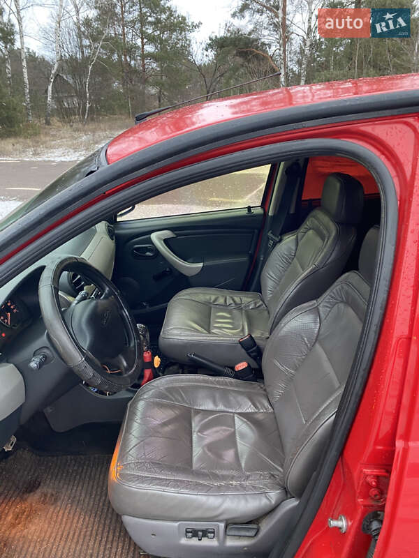 Хэтчбек Dacia Sandero 2011 в Сарнах