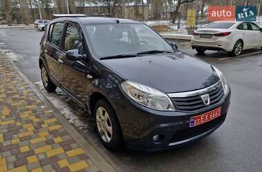 Хэтчбек Dacia Sandero 2009 в Чернигове