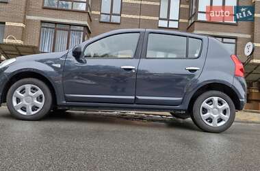 Хэтчбек Dacia Sandero 2009 в Чернигове