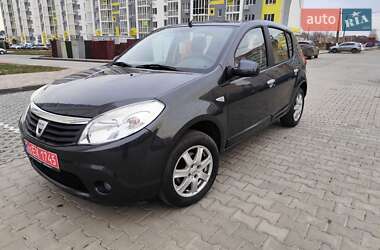 Хетчбек Dacia Sandero 2010 в Полтаві