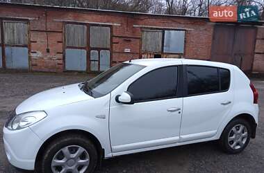 Хетчбек Dacia Sandero 2009 в Сумах