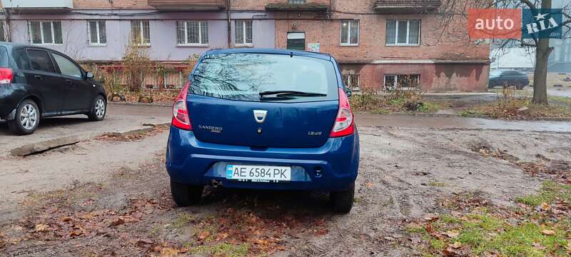 Хетчбек Dacia Sandero 2009 в Дніпрі
