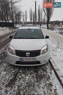 Хэтчбек Dacia Sandero 2011 в Ровно