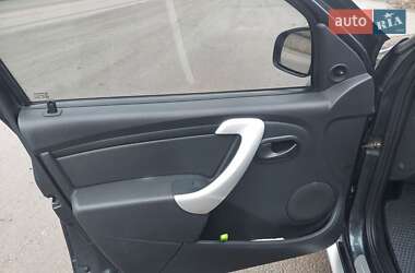 Хэтчбек Dacia Sandero 2012 в 