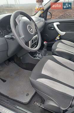 Хэтчбек Dacia Sandero 2012 в 