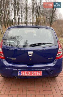 Хэтчбек Dacia Sandero 2009 в Хороле