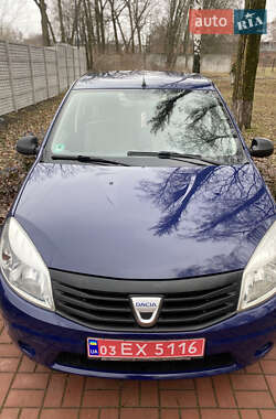 Хэтчбек Dacia Sandero 2009 в Хороле