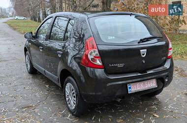 Хэтчбек Dacia Sandero 2009 в Умани