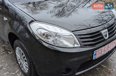 Хэтчбек Dacia Sandero 2009 в Умани