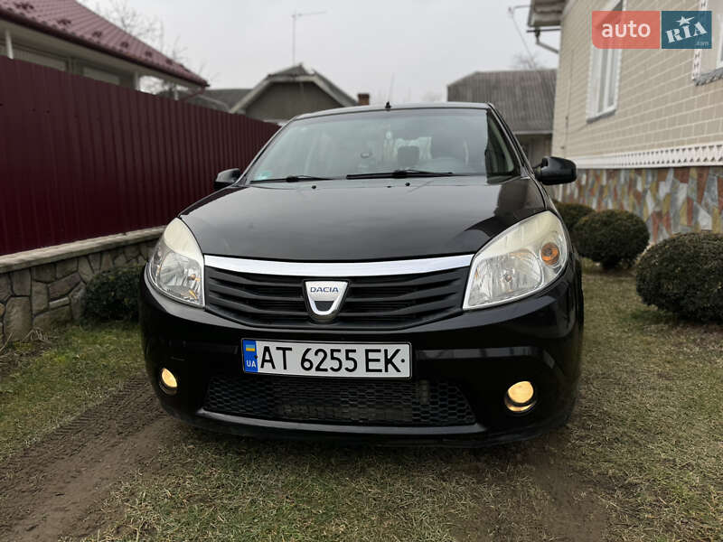 Хэтчбек Dacia Sandero 2009 в Ивано-Франковске