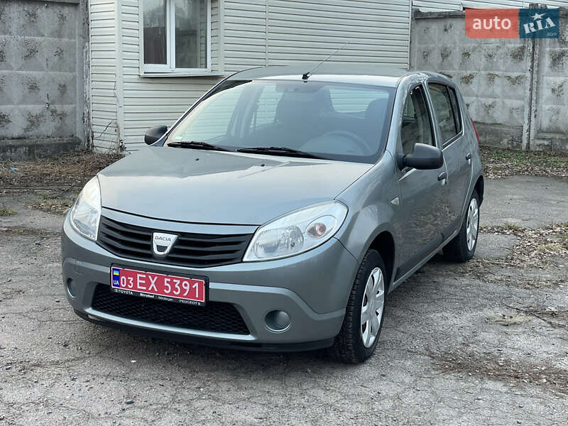 Хетчбек Dacia Sandero 2009 в 