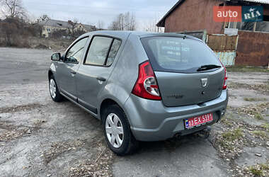 Хетчбек Dacia Sandero 2009 в 