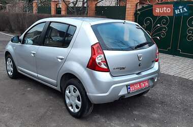 Хетчбек Dacia Sandero 2008 в Чернігові